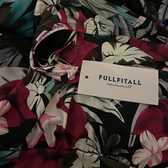 NWT Tankini Swimsuit Top Size 18 - Picture 7 of 7